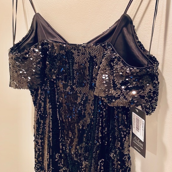 NWT (6) Sleeveless v neck flutter ruffle neckline black sequin shift mini dress - Picture 4 of 11